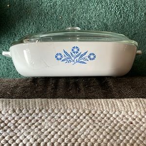 Corning baking casserole with lid Never used like new